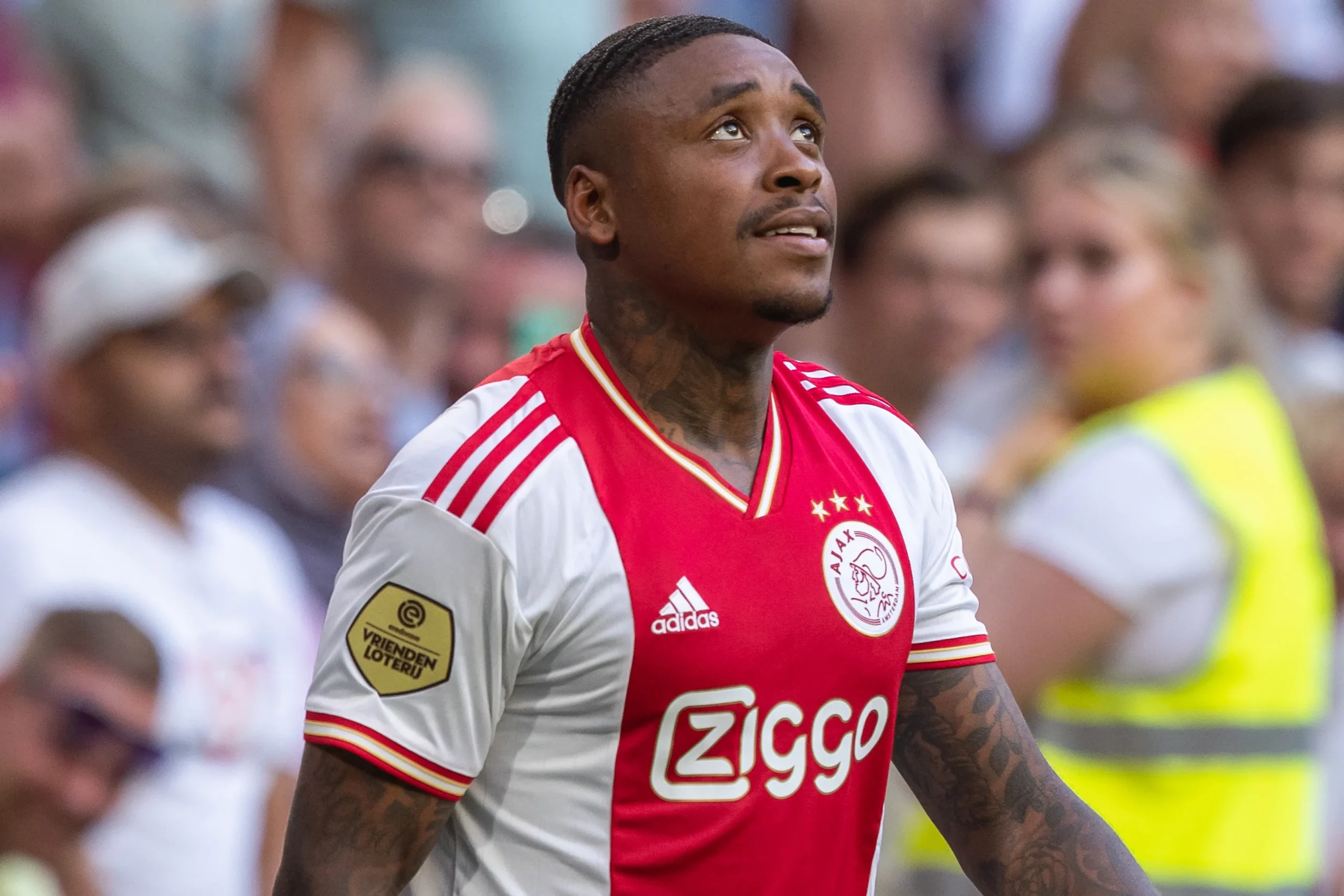 Ajax’s aanvoerder Bergwijn kampt met hamstringblessure en zal wekenlang afwezig zijn.